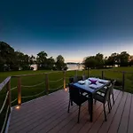 Serene Luxe Lakeside Villa *