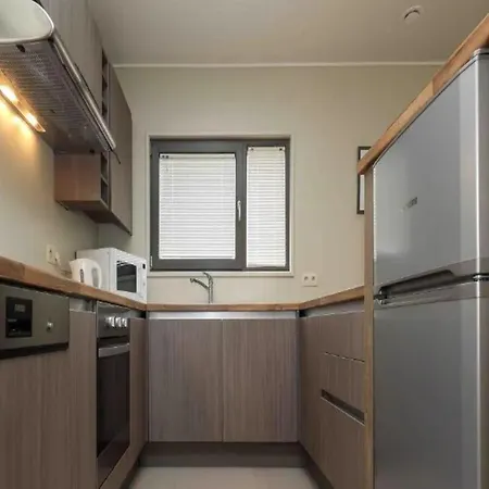 Serene Luxe Lakeside