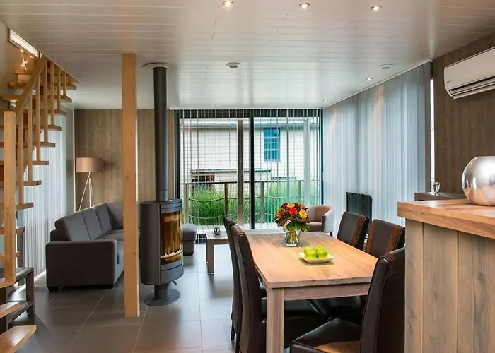 Serene Luxe Lakeside Villa