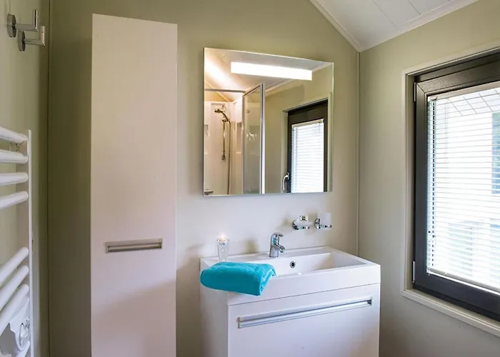 Serene Luxe Lakeside Villa