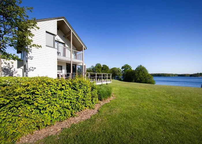 Serene Luxe Lakeside Villa