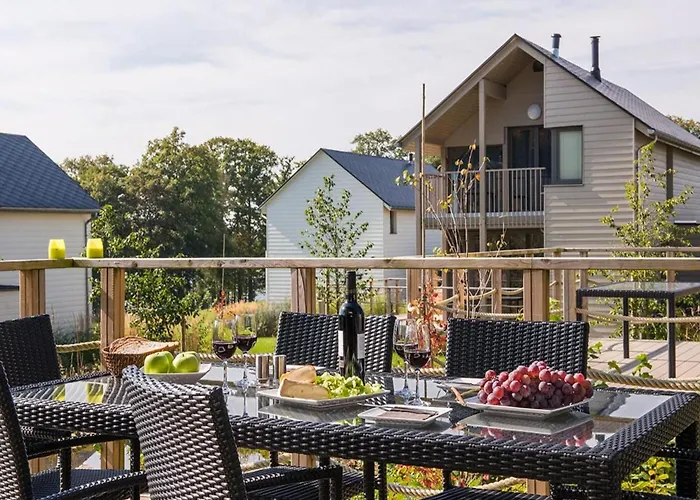 Serene Luxe Lakeside Villa *